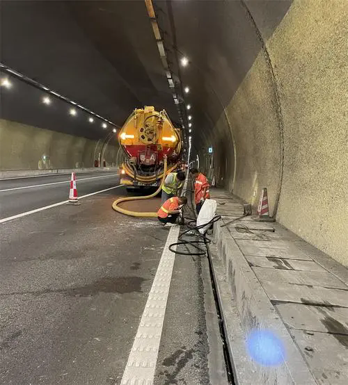 吉利隧道排水渠清淤